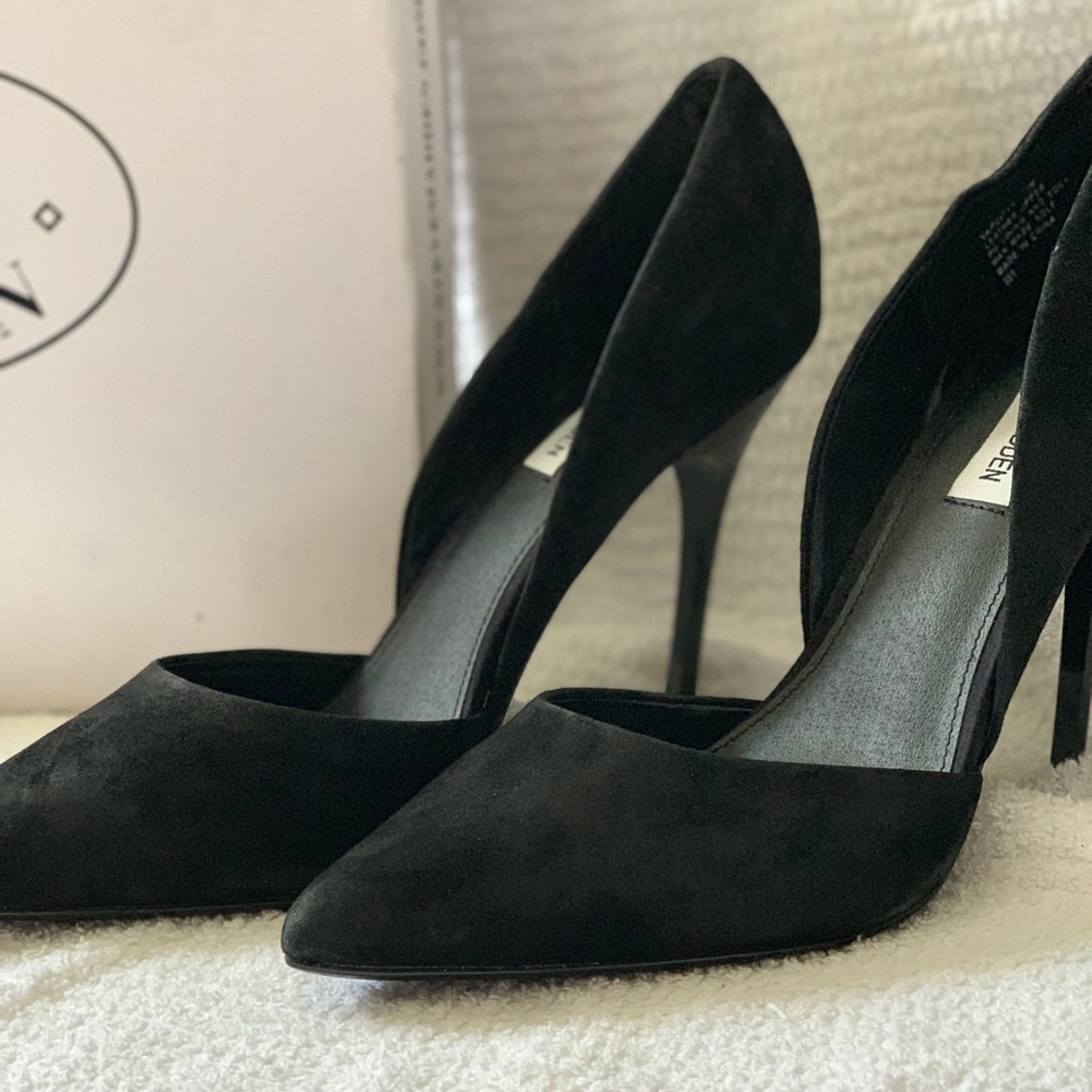 Steve Madden “Varsityy” black suede stiletto-NWOT